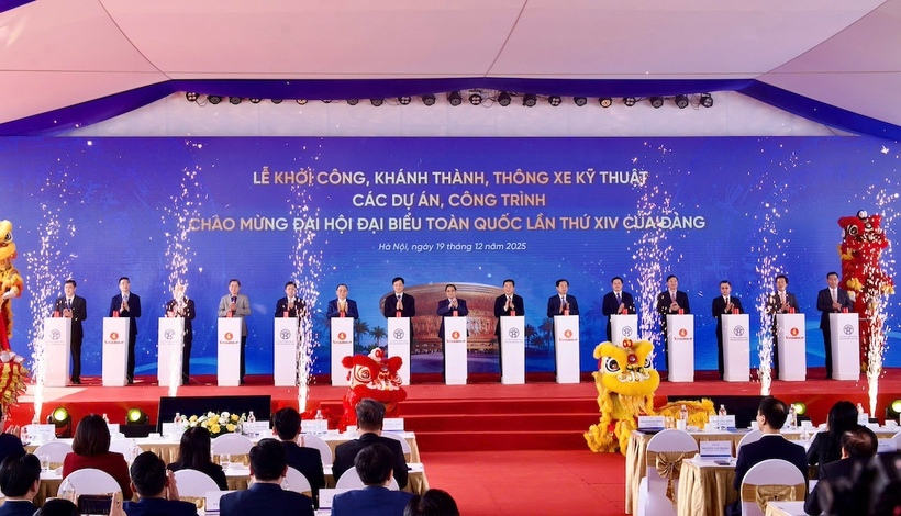 Thủ tướng Phạm Minh Chính cùng Chủ tịch Quốc hội và các Phó thủ tướng, Bộ trưởng, lãnh đạo địa phương bấm nút khởi công, khánh thành và thông xe kỹ thuật 234 dự án, công trình trên cả nước