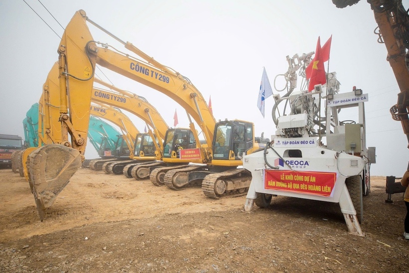 Dự án Hầm đường bộ qua đèo Hoàng Liên là công trình giao thông trọng điểm, khi hoàn thành, dự án sẽ thay thế khoảng 22Km đường đèo hiểm trở, bảo đảm giao thông an toàn, thông suốt quanh năm, rút ngắn thời gian di chuyển giữa Lai Châu và Lào Cai