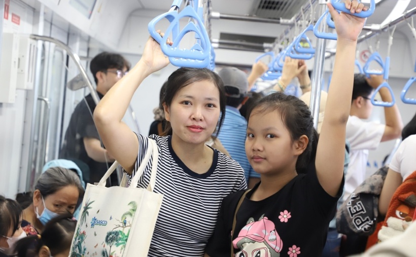 Toàn bộ hành khách đi tàu metro Bến Thành - Suối Tiên được miễn phí vé trong ngày đầu năm mới 2026. (Ảnh: VietnamNet)