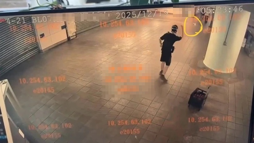 Hình ảnh nghi phạm trong quá trình gây án. Ảnh: STANDARD.