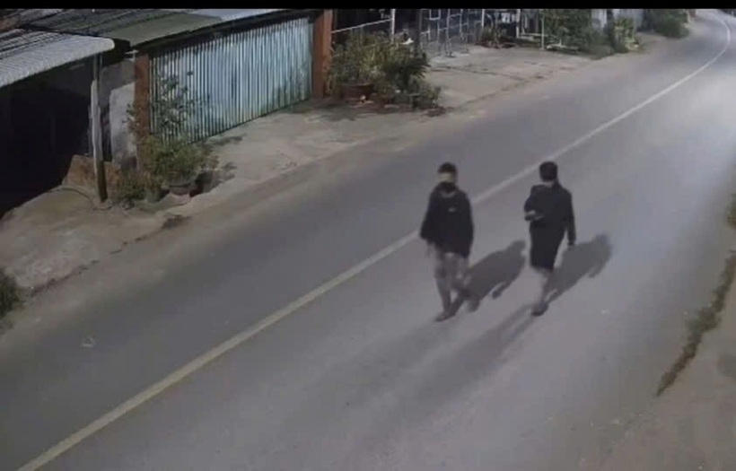 Hai nam thanh niên nghi bị lừa bán sang Campuchia. Ảnh: Công lý