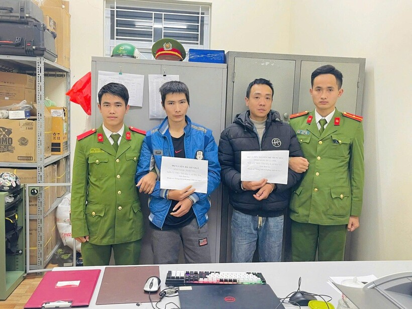 Hai đối tượng tại cơ quan công an. Ảnh: Công an tỉnh Sơn La.