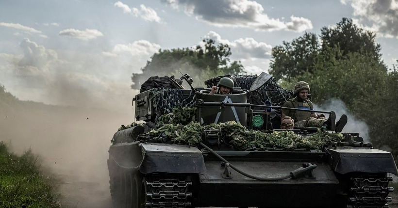 Ukraine căng mình đối phó với đà tấn công như vũ bão của Nga. Ảnh: Reuters