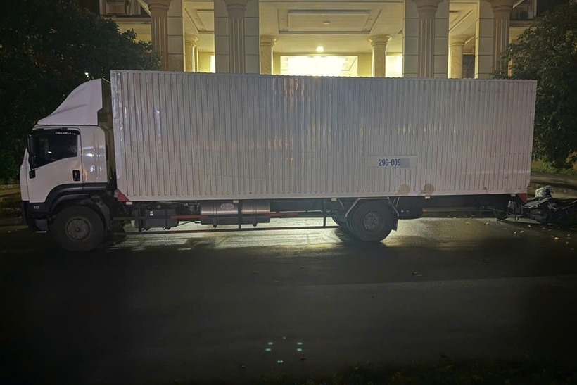 Xe tải chở thuốc lá lậu bị tạm giữ. Ảnh: Dân trí