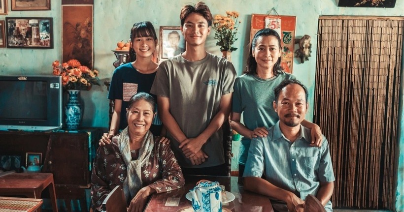 Lật mặt 8: Vòng tay nắng