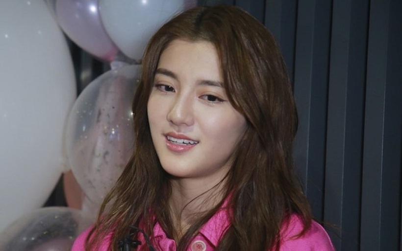 Ngô Thiên Ngữ gây chú ý khi livestream bán hàng doanh số "khủng".