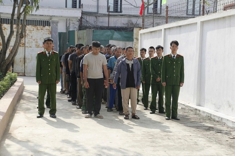 Các đối tượng bị bắt giữ. Ảnh: Công an Nghệ An