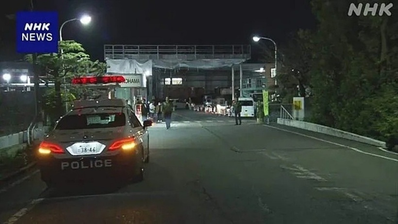Cảnh sát có mặt tại hiện trường nơi xảy ra vụ đâm dao. Ảnh: NHK
