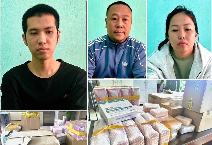 Phạm Nhất Duy, Nguyễn Doanh Thương và Nguyễn Thị Thanh Nhàn (từ trái qua) và tang vật vụ án. Ảnh: Công an Thanh Hóa