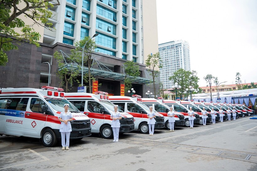 Hệ thống xe cấp cứu Vingroup tài trợ địa phương.