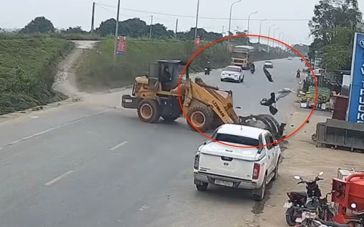 Khoảnh khắc vụ tai nạn xảy ra. Ảnh: VTC News