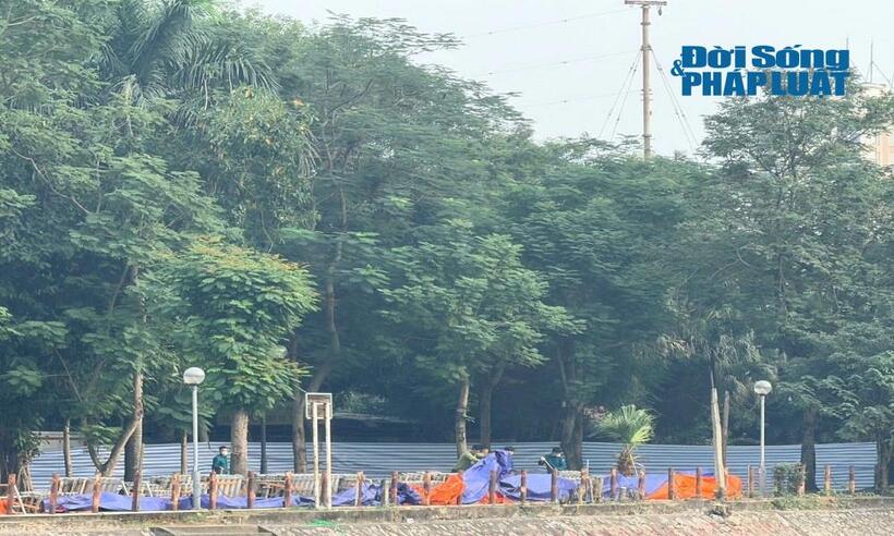 Không khí làm việc khẩn trương, nghiêm túc tại điểm bắn pháo hoa ở Hồ Văn Quán chiều  ngày 30/12.