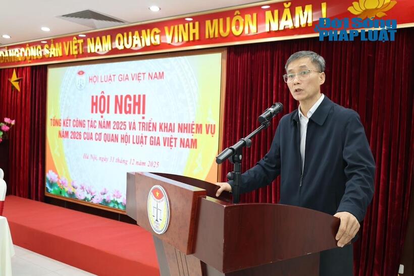 Đồng chí Nguyễn Khánh Ngọc, Bí thư Đảng ủy, Chủ tịch Hội Luật gia Việt Nam phát biểu chỉ đạo hội nghị