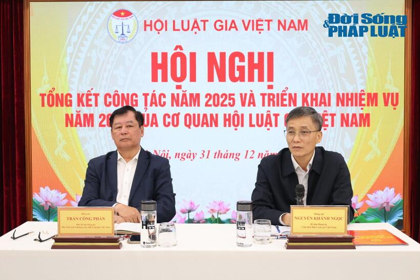 Đồng chí Nguyễn Khánh Ngọc, Bí thư Đảng ủy, Chủ tịch Hội Luật gia Việt Nam và đồng chí Trần Công Phàn, Phó Bí thư Đảng ủy, Phó Chủ tịch Thường trực Hội Luật gia Việt Nam chủ trì hội nghị