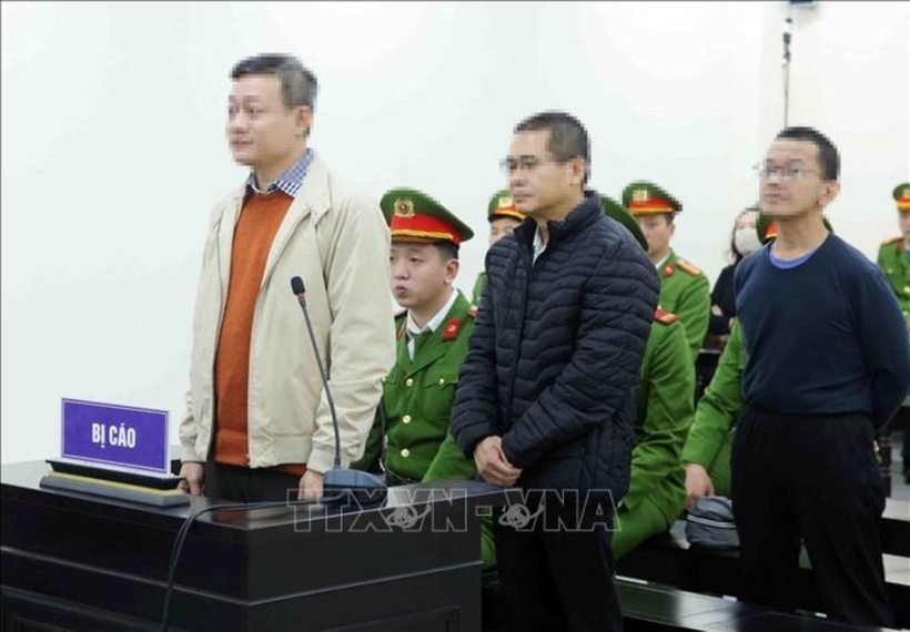 Các bị cáo nghe toà tuyên án. Ảnh: Phạm Kiên/TTXVN