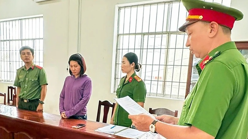 Bị can Phạm Huỳnh Tuyết Phượng bị khởi tố bắt tạm giam để điều tra tội lừa đảo chiếm đoạt tài sản.