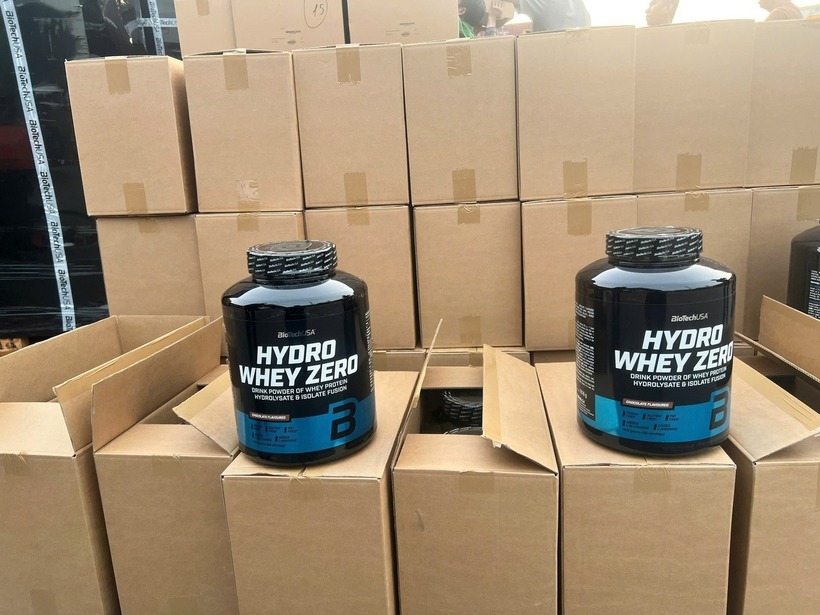 Số thực phẩm chức năng nhập lậu bị phát hiện. Ảnh: Báo Dân trí.
