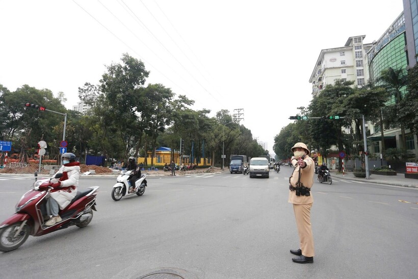 Lực lượng CSGT toàn Thành phố đã chủ động bố trí lực lượng, phương tiện, triển khai các phương án phân luồng, điều tiết giao thông.