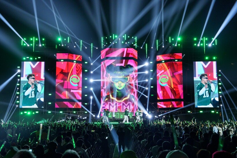 Không khí sôi động, khán giả “cháy” hết mình tại E-Gen Ecopark Countdown 2026