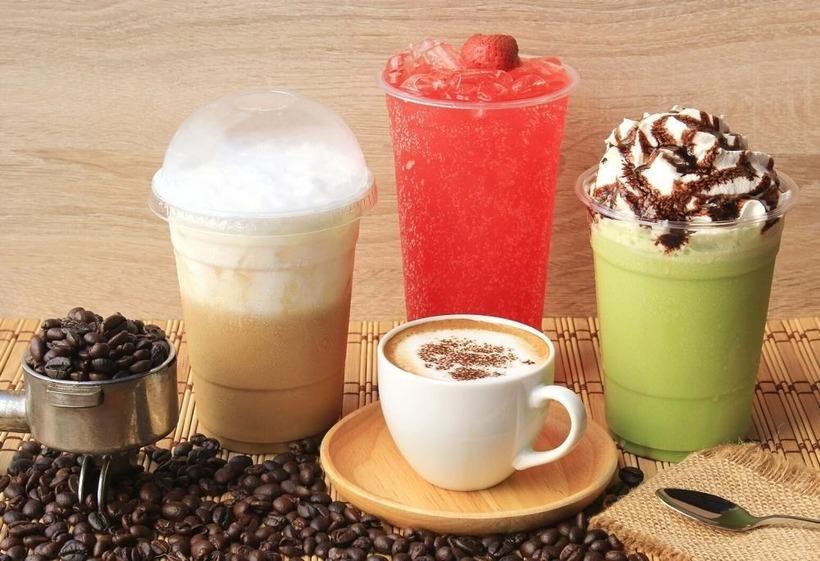 Uống nhiều nước tăng lực, cà phê có đường có khả năng làm tăng hàm lượng caffeine, đường và các chất kích thích khác dẫn đến quá tải hệ thống điều hòa của thận.