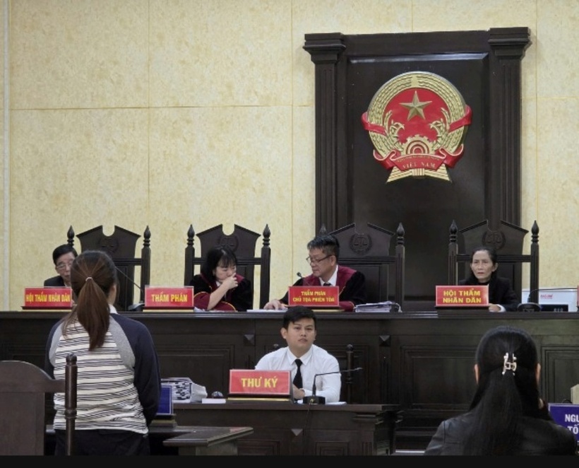 Bị cáo Hoàng Thị Thu Hiền tại tòa. (Ảnh: Công lý)