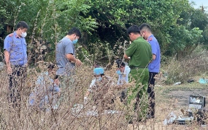 CSĐT Công an tỉnh Lâm Đồng cùng VKSND tiến hành khám nghiệm hiện trường. Ảnh: Báo Người lao động.