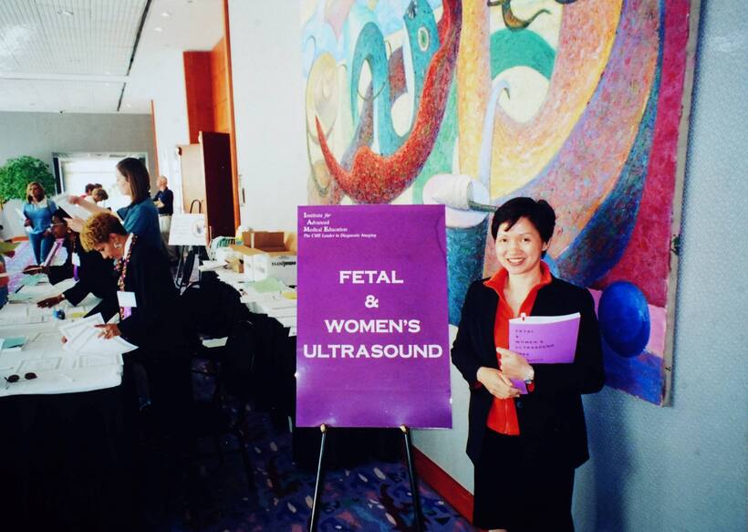 Bác sĩ Tân Sinh tham gia hội nghị Siêu âm thai và phụ khoa tại Pháp.
