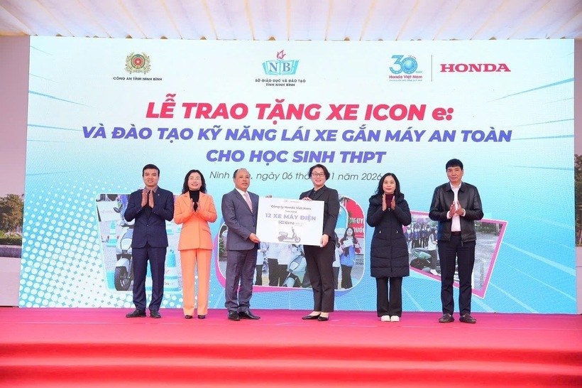 Honda Việt Nam triển khai chương trình trao 408 xe điện ICON e: nâng cao kỹ năng lái xe an toàn cho học sinh THPT - 1
