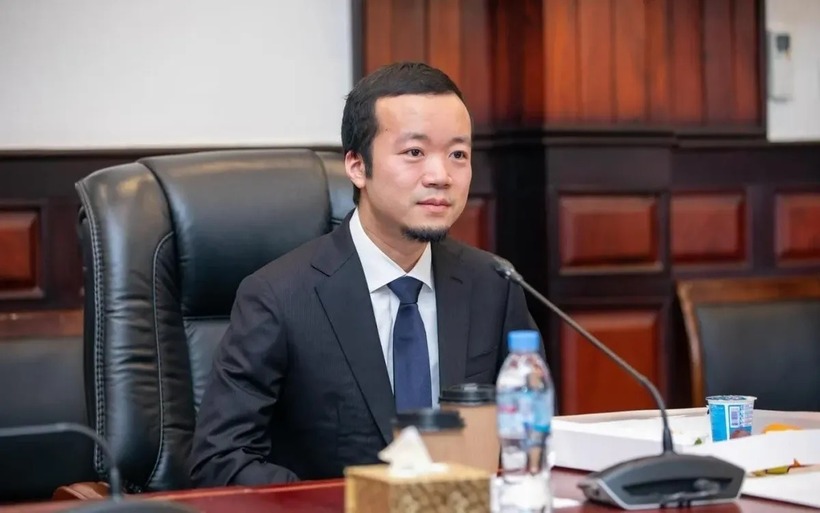 Campuchia xác nhận ông trùm tập đoàn Prince (Prince Group) Chen Zhi, người bị truy tố về tội gian lận và rửa tiền thông qua điều hành một mạng lưới lừa đảo mạng trị giá hàng tỷ USD từ Campuchia, đã bị bắt giữ tại đây và dẫn độ về Trung Quốc.