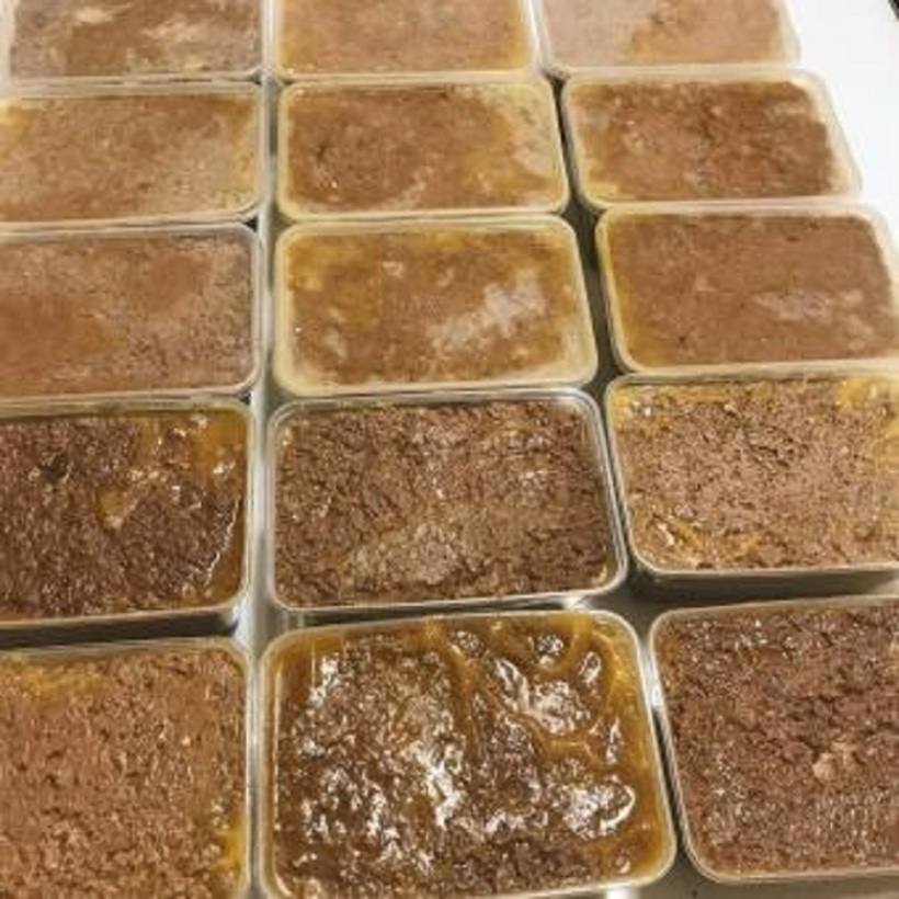 Việc thịt lợn nhiễm bệnh chế biến thành thịt hộp có thể che giấu được mùi vị ban đầu nhưng không thể loại bỏ hoàn toàn nguy cơ ngộ độc từ các độc tố do vi sinh vật gây ra. Ảnh minh họa.