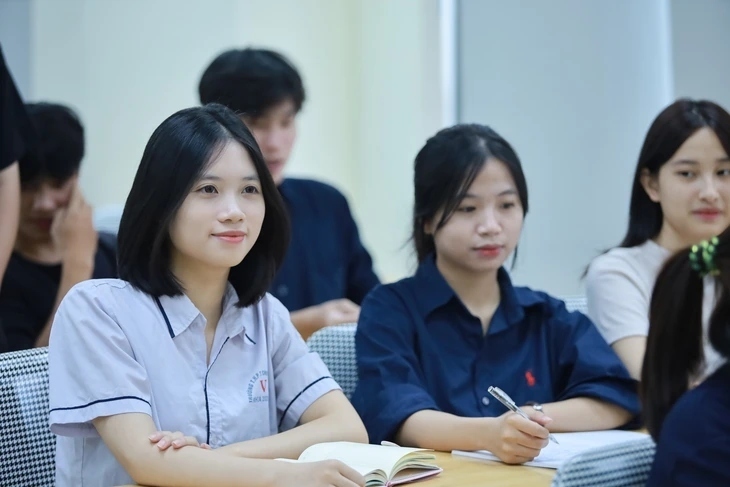 Sinh viên Học viện Ngân hàng trên giảng đường. (Ảnh: Tuổi trẻ).