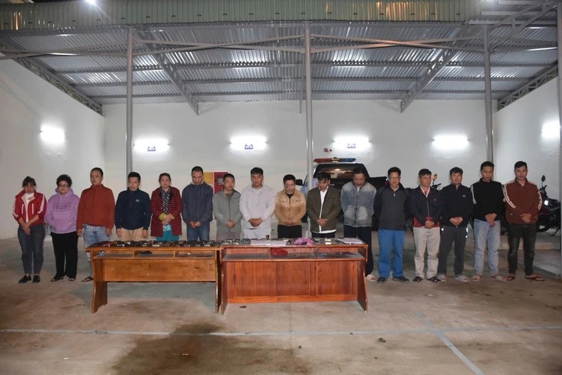 Công an bắt tạm giam 16 người. Ảnh: Pháp luật TP.HCM