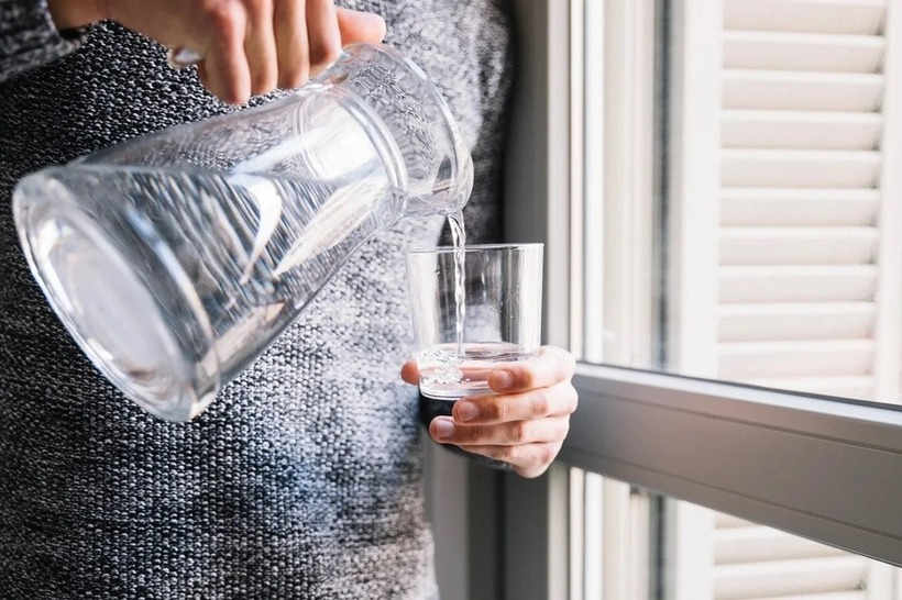 Một cốc nước ngay khi thức dậy vào buổi sáng giúp đào thải độc tố và hỗ trợ quá trình lọc hiệu quả.