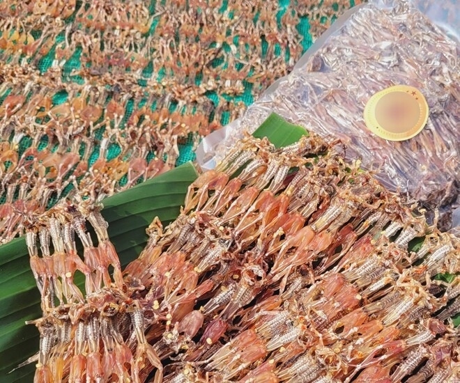 Khô nhái hay còn được gọi với cái tên mỹ miều "vũ nữ chân dài" là đặc sản nổi tiếng ở An Giang. (Ảnh: Trí thức và Cuộc sống).