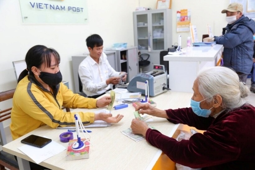 Hà Nội hướng dẫn tặng quà Tết cho người hưởng lương hưu, trợ cấp mất sức lao động. (Ảnh: Tạp chí Luật sư)