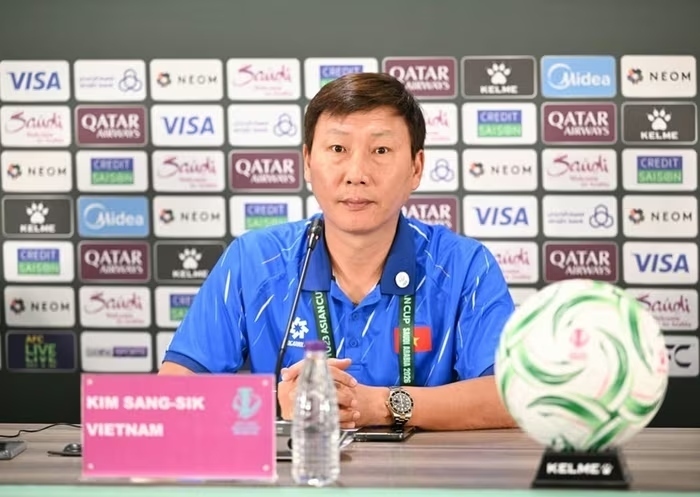 HLV trưởng Kim Sang-sik đặt trọn niềm tin vào U23 Việt Nam. (Ảnh: Báo Văn hóa).
