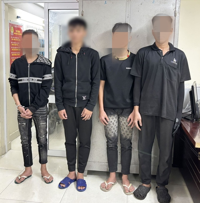 Các đối tượng tại cơ quan công an. Ảnh: Báo Khánh Hoà.