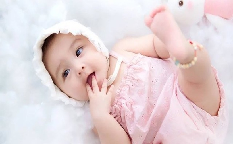 Quỳnh Anh là cái tên mang vẻ đẹp hài hòa giữa truyền thống và hiện đại, giữa sự dịu dàng và trí tuệ, thể hiện mong ước về một cô gái xinh đẹp, tinh tế, sống tình cảm nhưng không thiếu bản lĩnh.