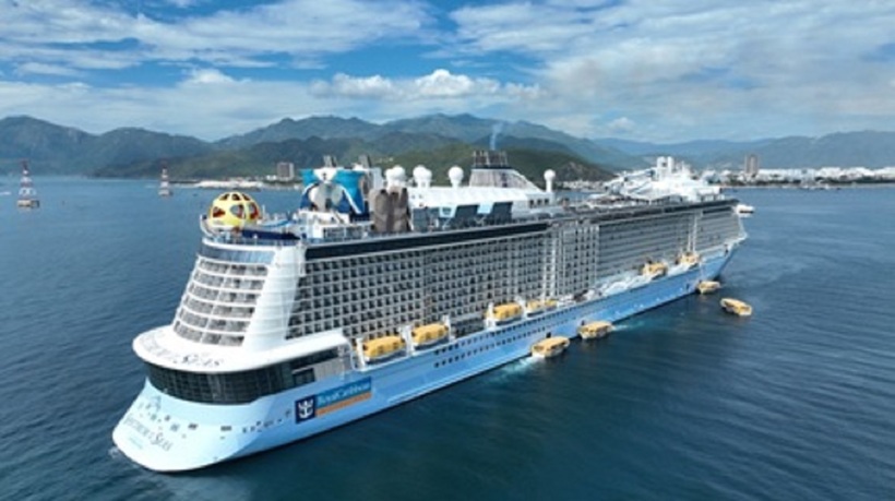 Vinhomes Pearl Bay nằm cạnh cảng biển quốc tế với khả năng đón siêu du thuyền và tàu quốc tế có trọng tải đến 225.000 GT