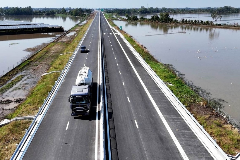 Một đoạn cao tốc Cần Thơ - Cà Mau