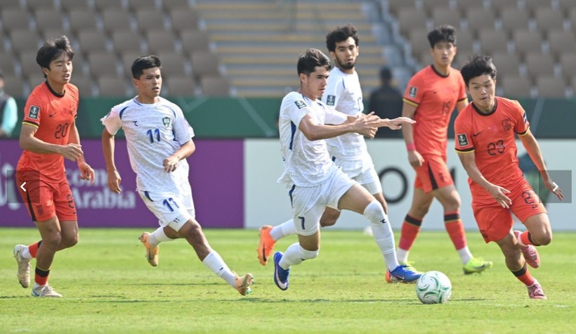 Tâm điểm của hệ thống phòng ngự bên phía U23 Trung Quốc là thủ môn Li Hao.