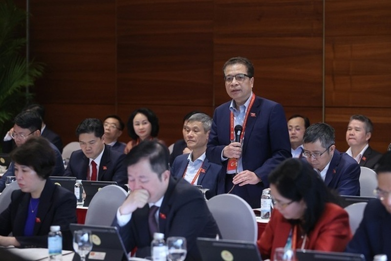 Các đại biểu thảo luận tại Đoàn. Ảnh: VGP.