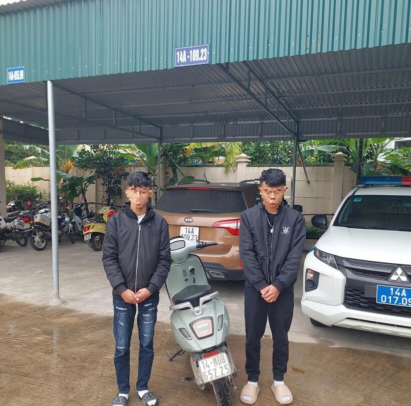 Hai thiếu niên tại cơ quan công an. Ảnh: Công an tỉnh Quảng Ninh.