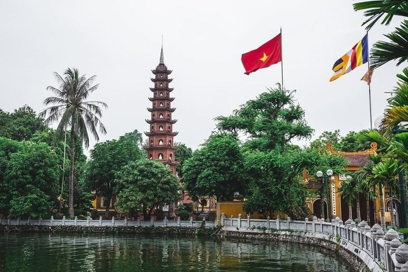 Trấn Quốc Tự là ngôi chùa theo hệ phái Bắc Tông.