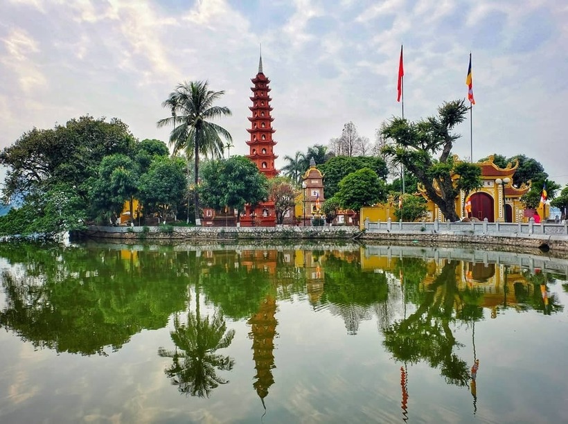 Chùa Trấn Quốc là ngôi chùa cổ ở Việt Nam nằm ở số 46 Thanh Niên (Hà Nội).