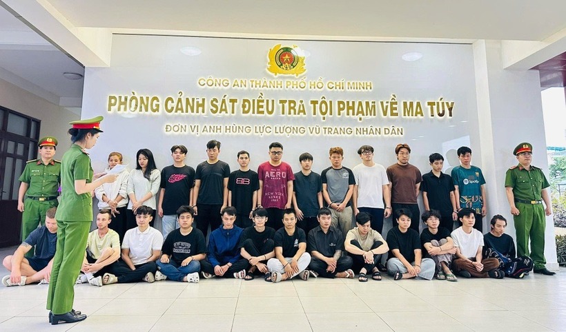 Các đối tượng liên quan đường dây mua bán cần sa. (Ảnh: Công an TP.HCM)