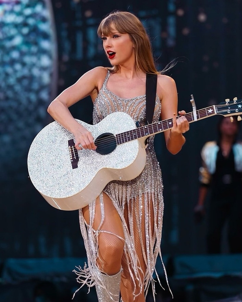 Ca sĩ Taylor Swift trên sân khấu concert "The Eras Tour". Ảnh: Instagram/ Taylornation