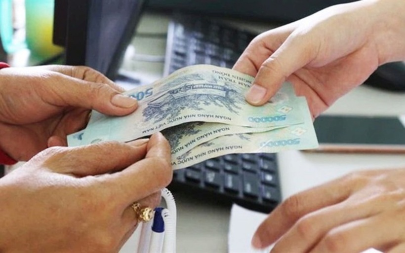 Công an cảnh báo người định đổi tiền mặt lấy tiền trong tài khoản ngân hàng. (Ảnh minh họa)