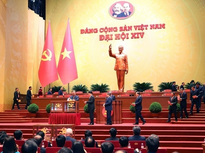 Các đại biểu bỏ phiếu bầu cử BCH Trung ương Đảng khóa XIV. Ảnh: TTXVN.
