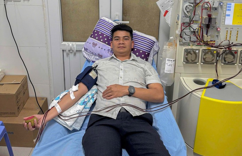 Thiếu uý Nguyễn Tài Chính hiến tiểu cầu để cứu sản phụ. Ảnh: PLO.